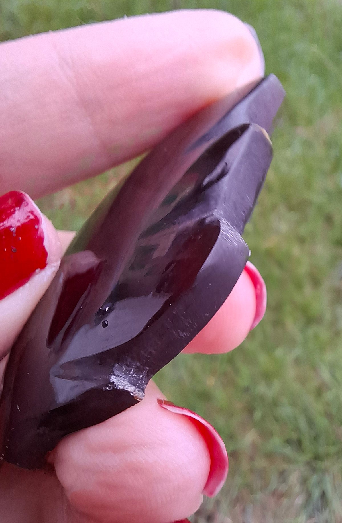 Red Amber Leaf Carving, 8.35g, Fossil (Ref: Leaf2)