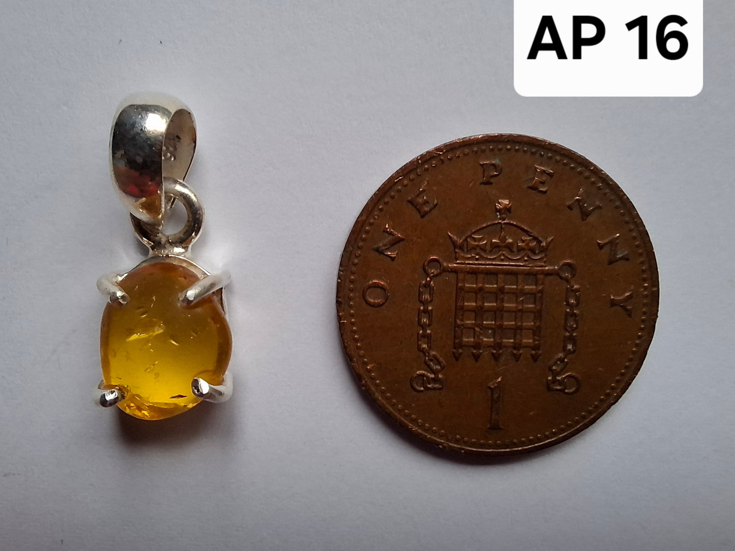 Baltic Amber Pendant, 925 Silver, Fossil (Ref: AP16)