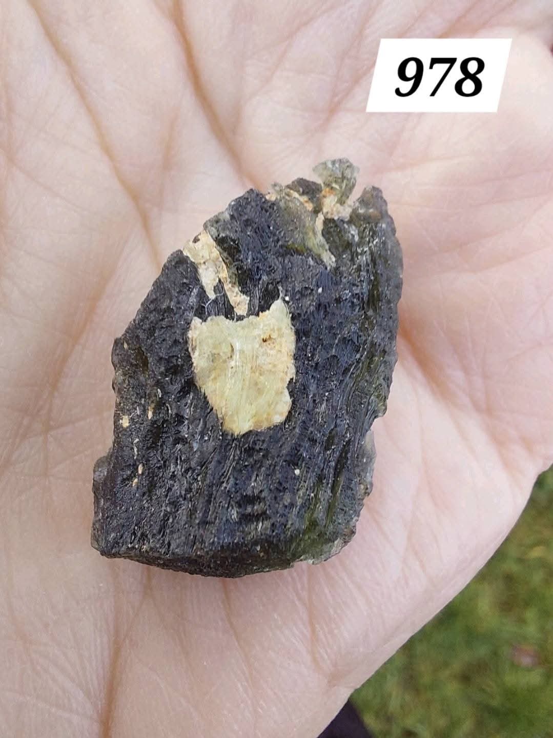 Moldavite Piece, NESMEN HURKA, 8.81g, Tektite (Ref: 978)