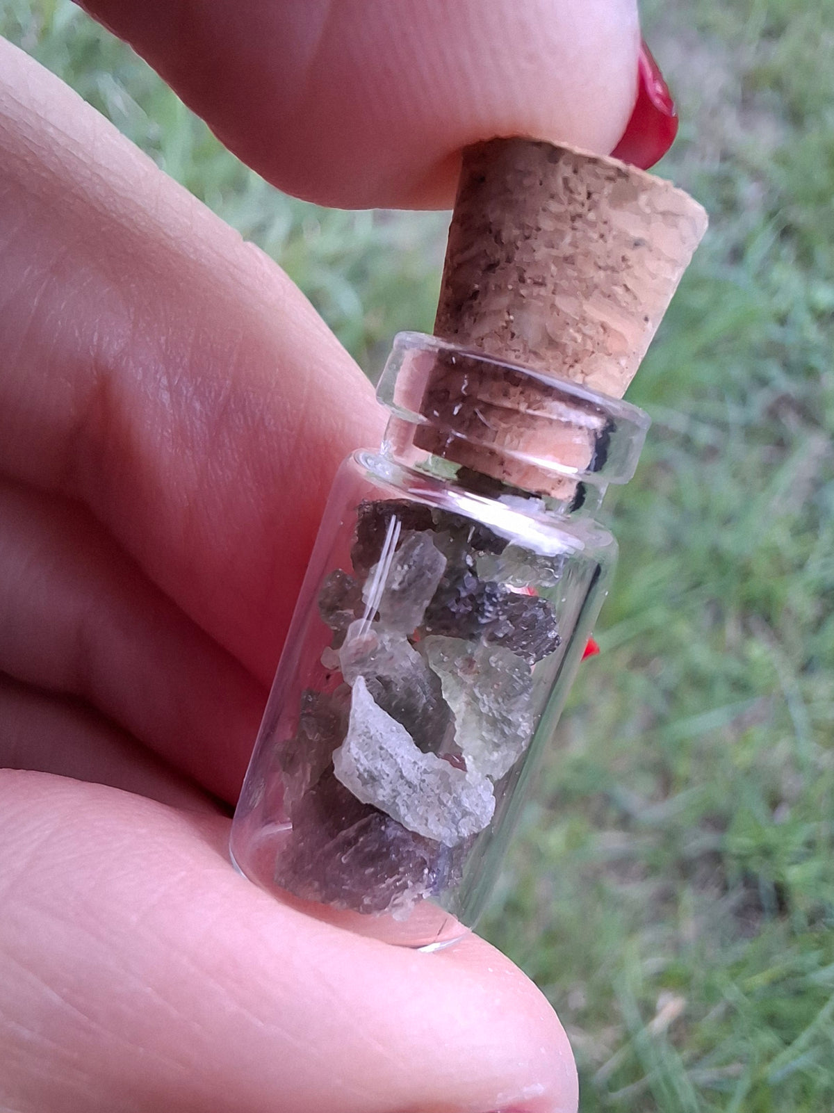 Moldavite Chips (1.00g) in 1ml Bottle, Tektite (Ref: B39)