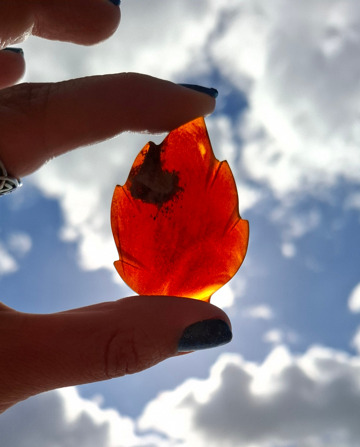 Red Amber Leaf Carving, 7.65g, Fossil (Ref: Leaf9)