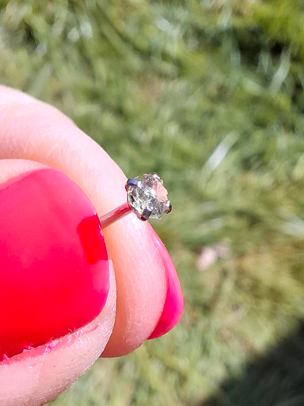 Moldavite (raw) NOSE STUD, 20G, L shape, Surgical steel, Tektite (Ref: N6)
