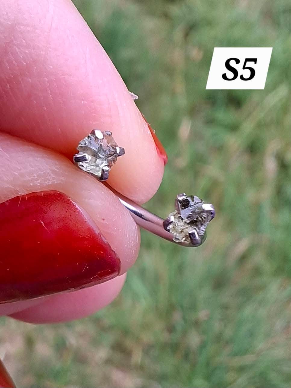 Moldavite (raw) HORSESHOE SEPTUM RING, 16G, Surgical steel, Tektite (Ref: S5)