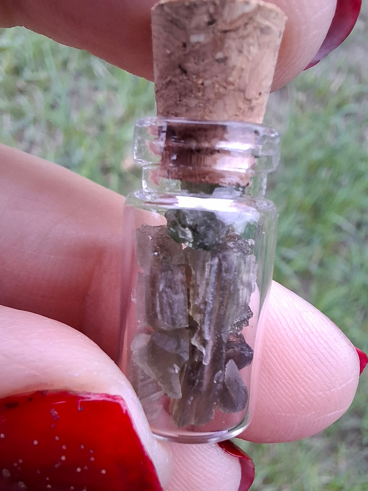 Moldavite Chips (1.00g) in 1ml Bottle, Tektite (Ref: B31)