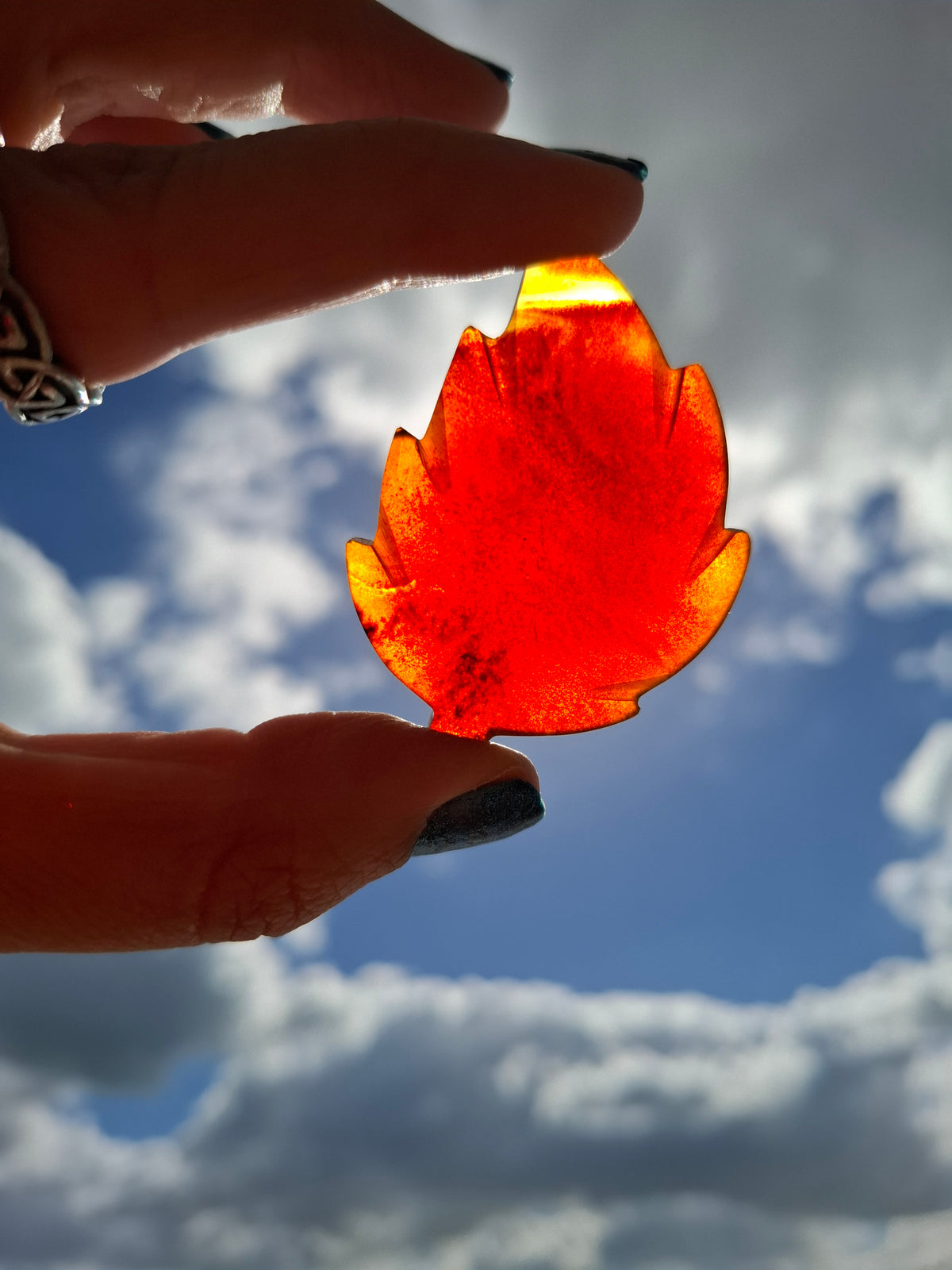 Red Amber Leaf Carving, 7.89g, Fossil (Ref: Leaf4)