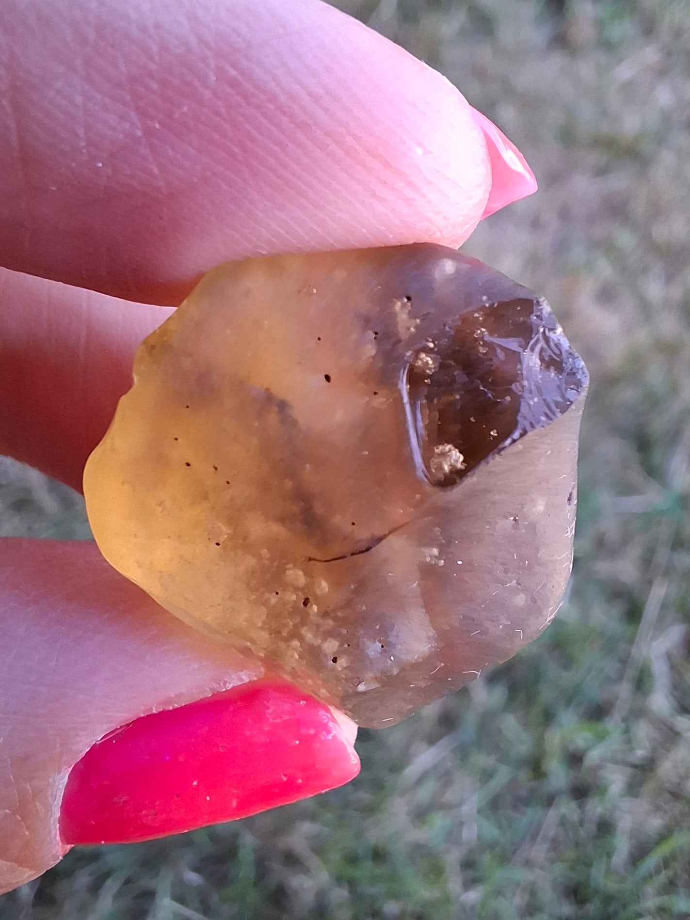 Libyan Desert Glass (darker) Piece, 6.82g, Tektite (Ref: L1365)