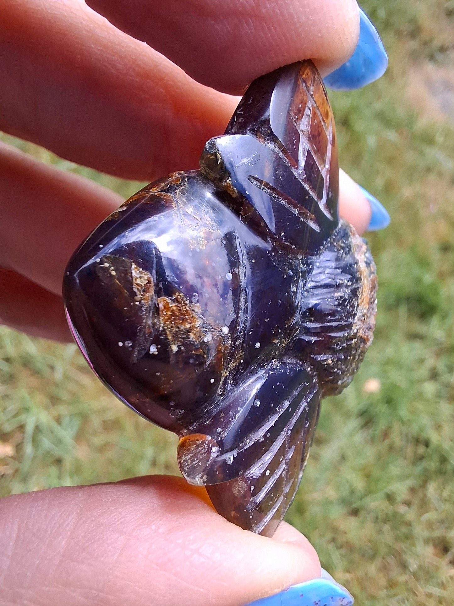 Red Amber Honey Bee Carving, 10.66g, Fossil (Ref: Bee39)