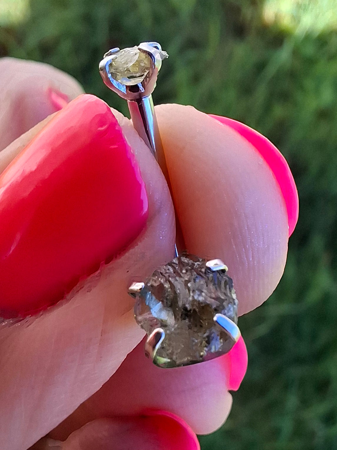 Moldavite (raw) BELLY BAR, 14G, Surgical Steel, Tektite (Ref: BB7)