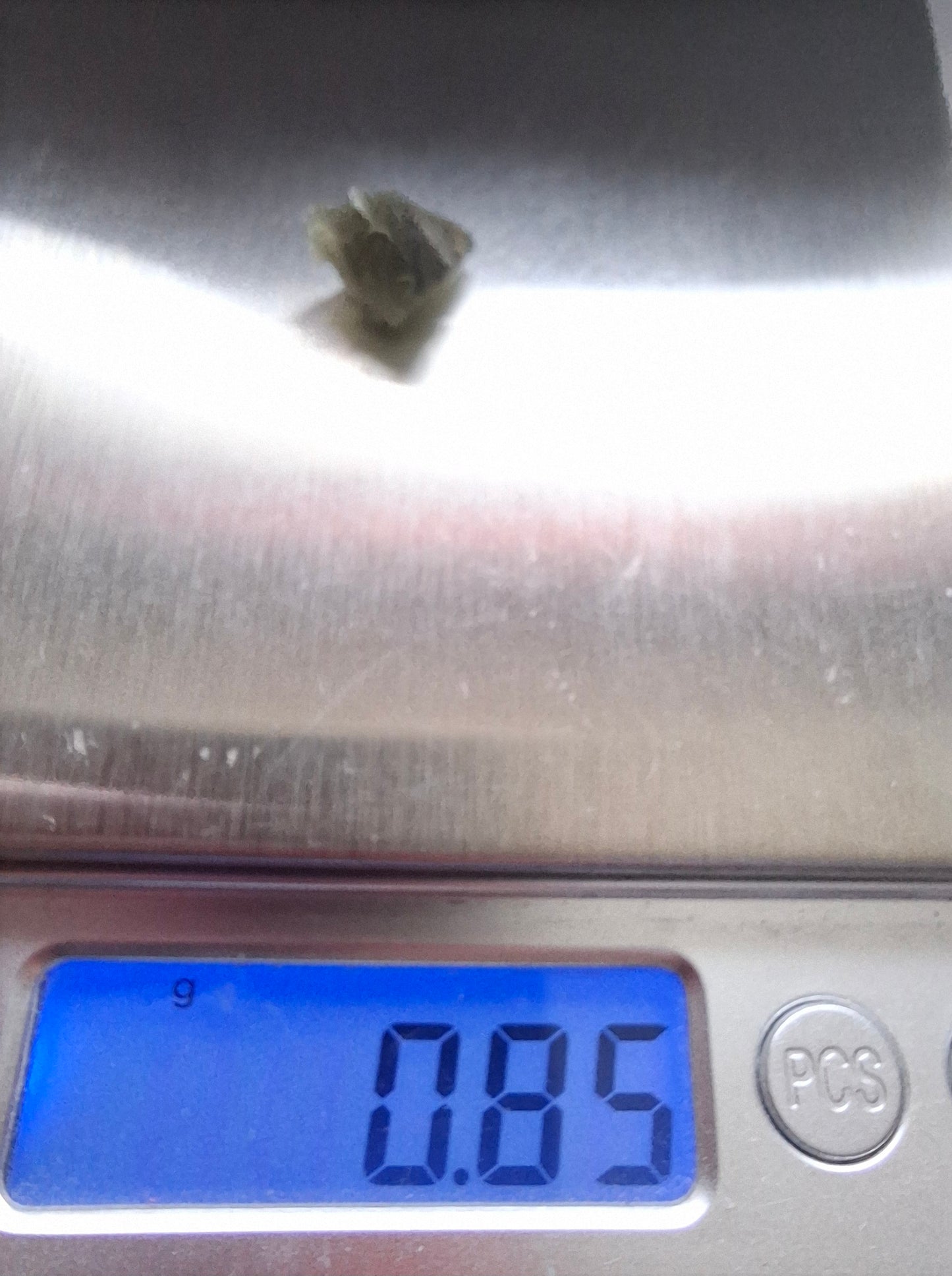 Moldavite Piece, 0.85g, Tektite (Ref: 1462)