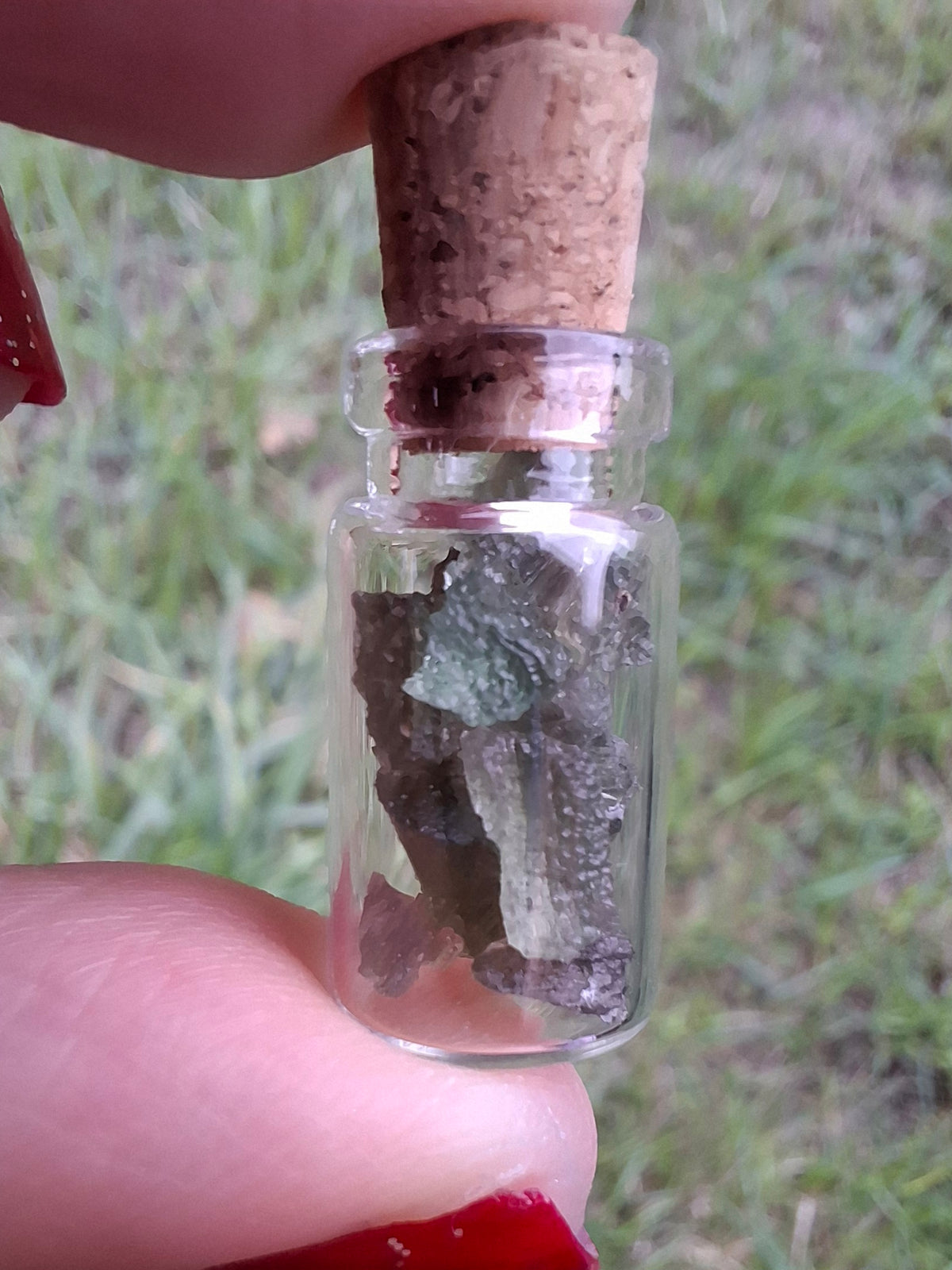 Moldavite Chips (1.00g) in 1ml Bottle, Tektite (Ref: B30)