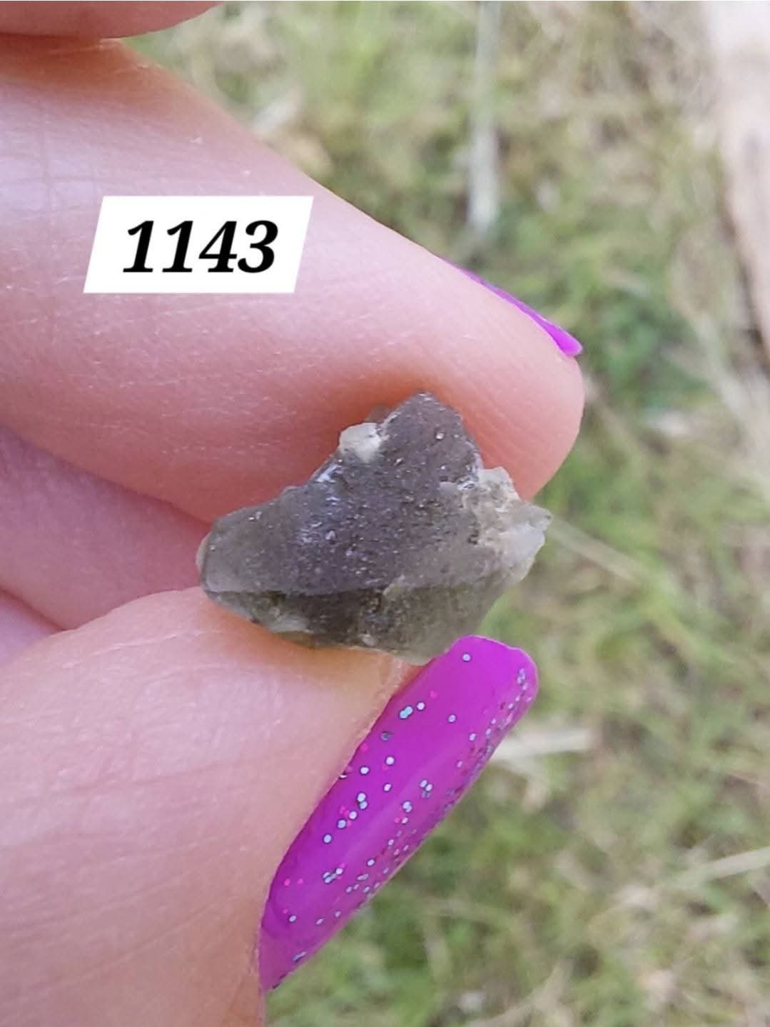 Moldavite Piece, 0.64g, Tektite (Ref: 1143)