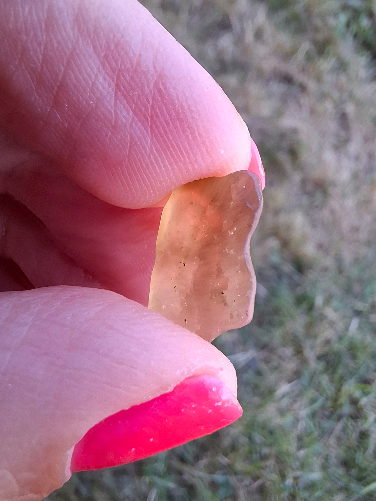 Libyan Desert Glass (darker) Piece, 0.95g, Tektite (Ref: L1363)