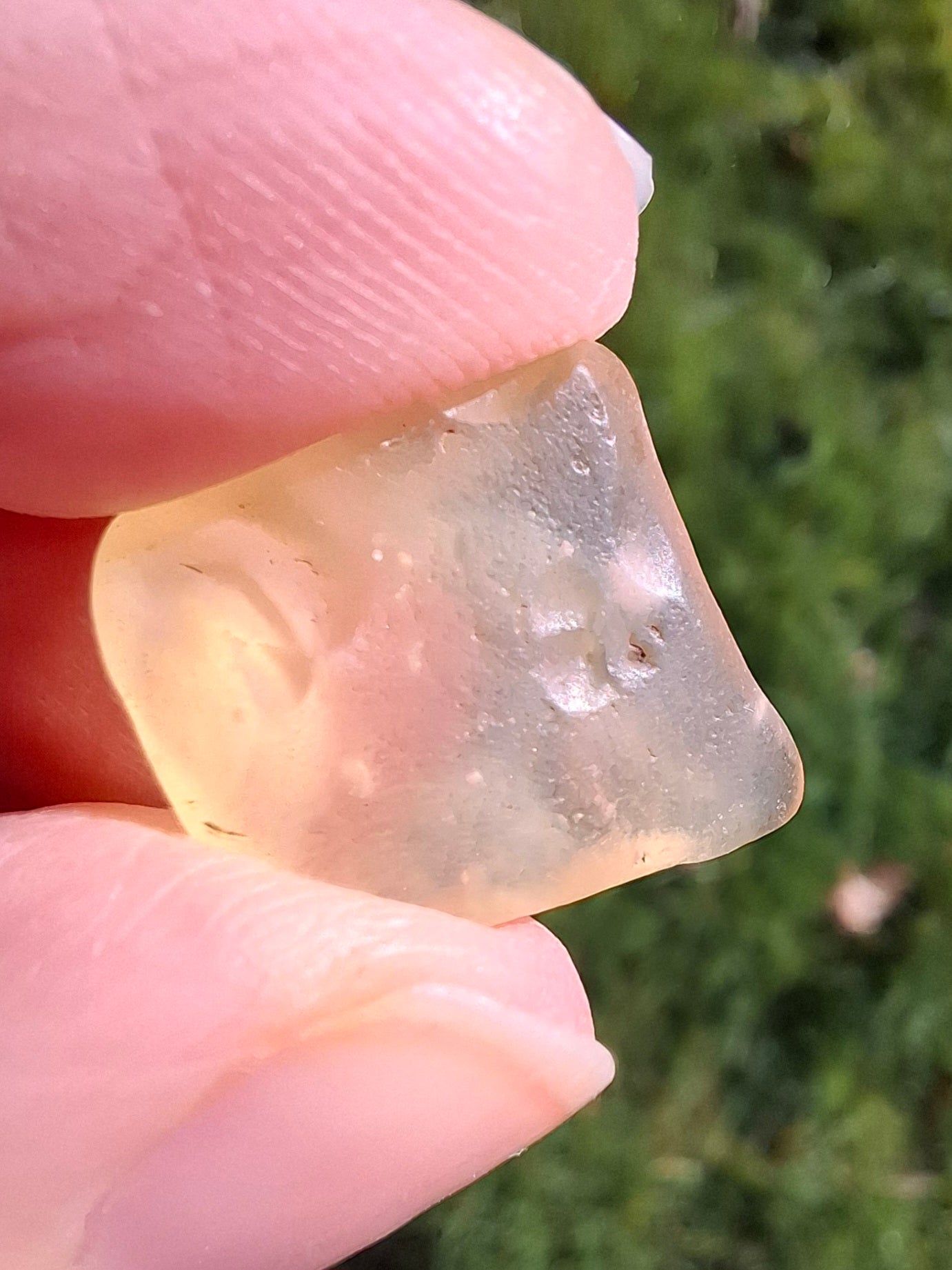Libyan Desert Glass small Piece, 1.65g, Tektite (Ref: L1351)
