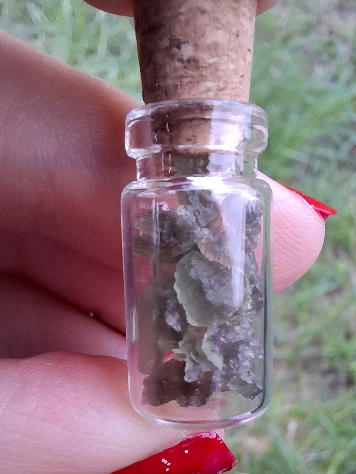 Moldavite Chips (1.00g) in 1ml Bottle, Tektite (Ref: B30)