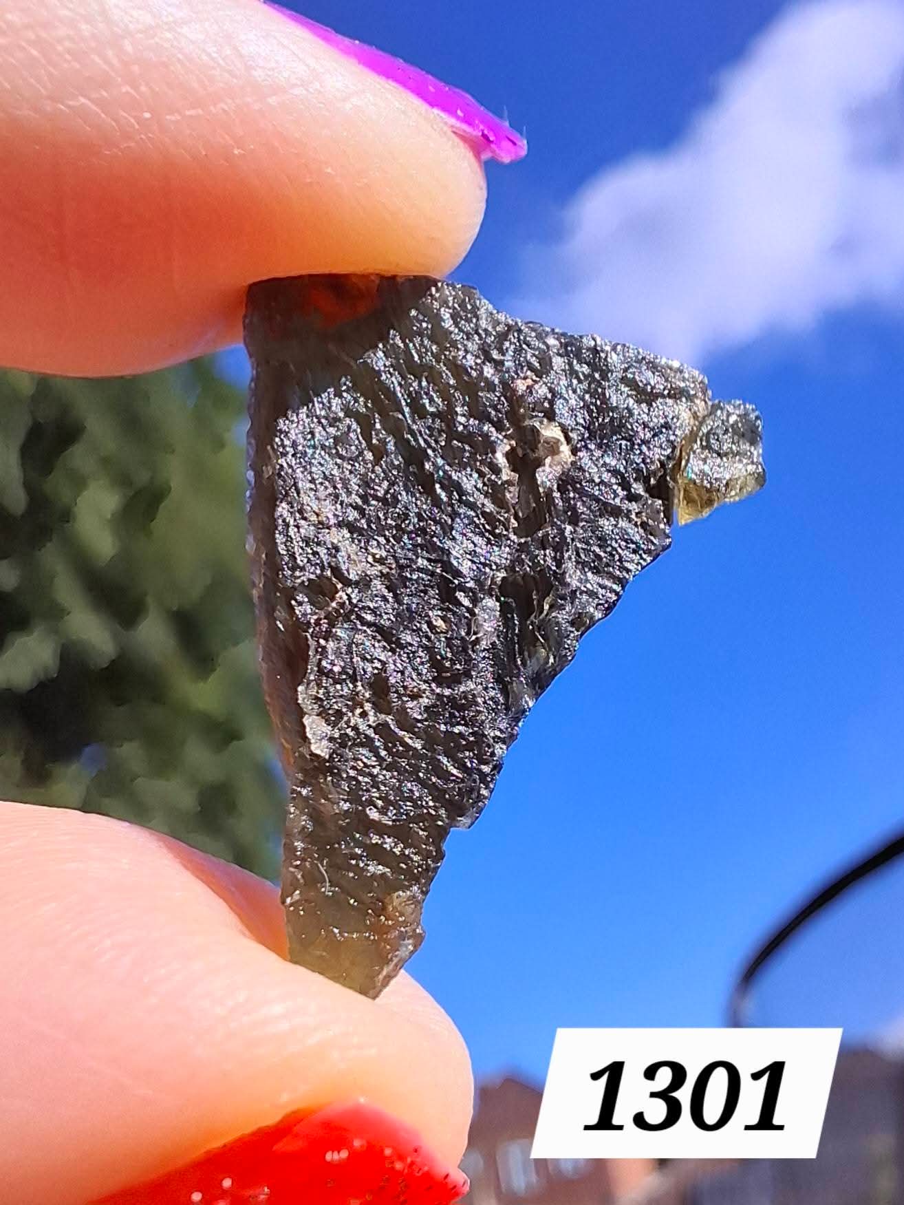 Moldavite Piece, 2.28g, Tektite (Ref: 1301)