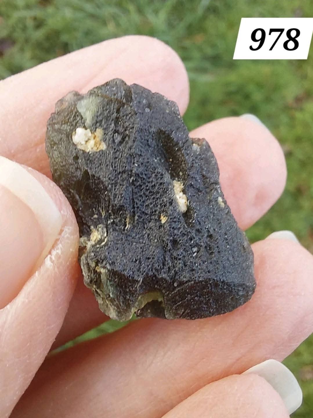 Moldavite Piece, NESMEN HURKA, 8.81g, Tektite (Ref: 978)