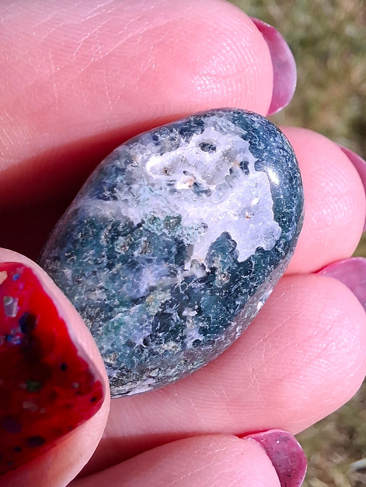 Green Moss Agate, Tumble Stone, Crystal (Ref: T170)