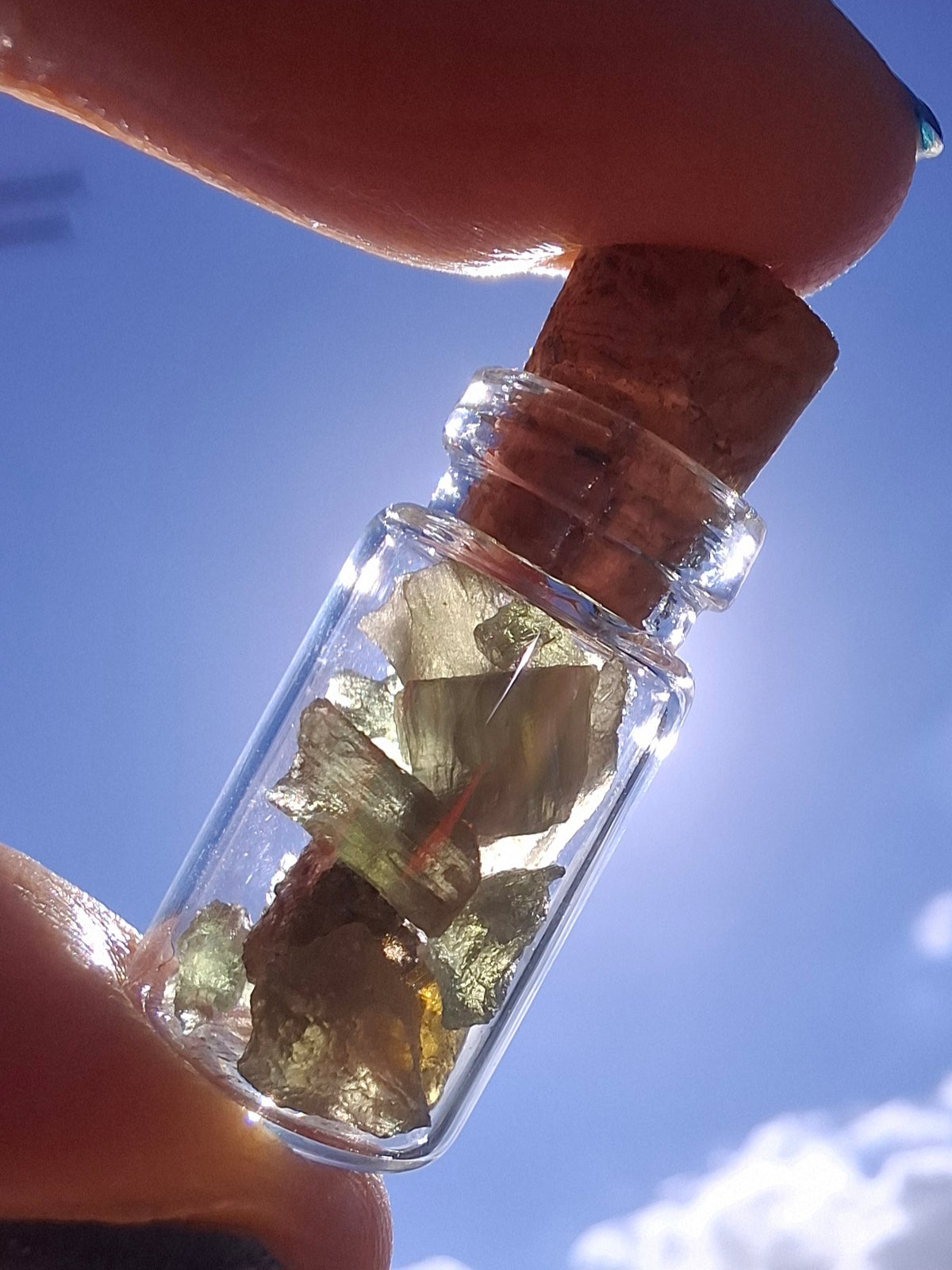 Moldavite Chips (1.00g) in 1ml Bottle, Tektite (Ref: B37)