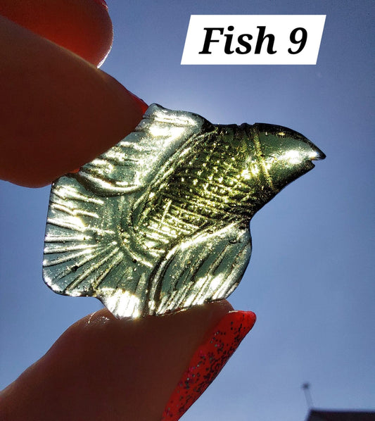 Moldavite FISH carving, (flat back), 3.29g, Tektite (Ref: Fish9)