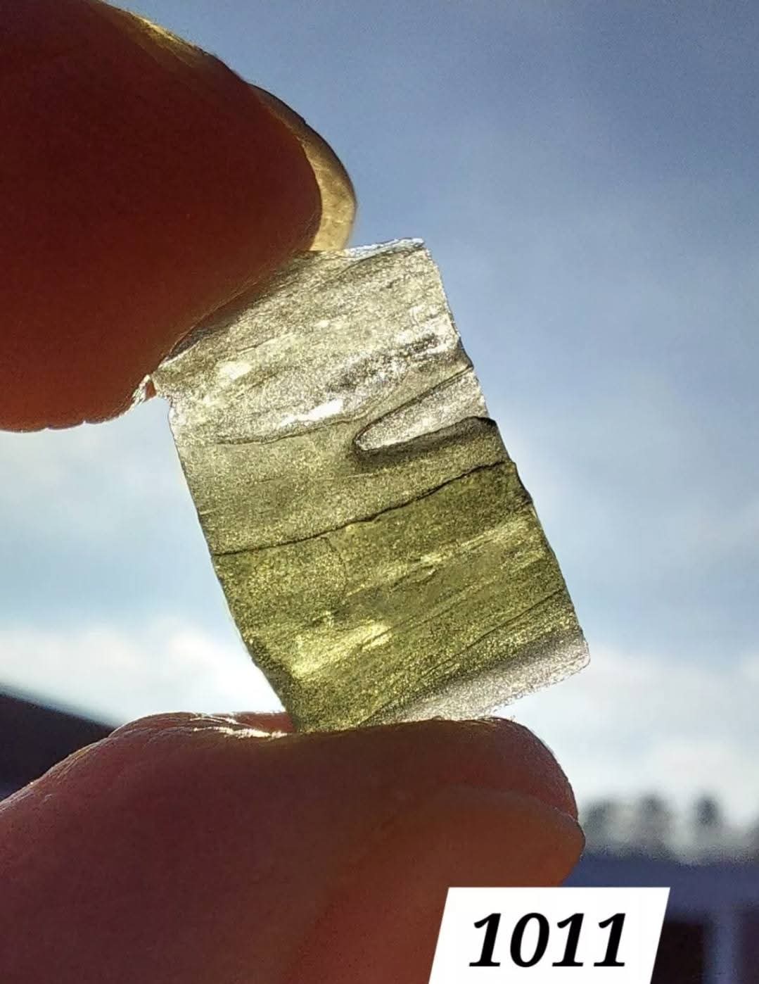Moldavite Piece, 0.89g, Tektite (Ref: 1011)