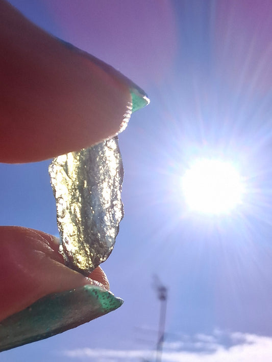 Moldavite Piece, 0.44g, Tektite (Ref: 1420)