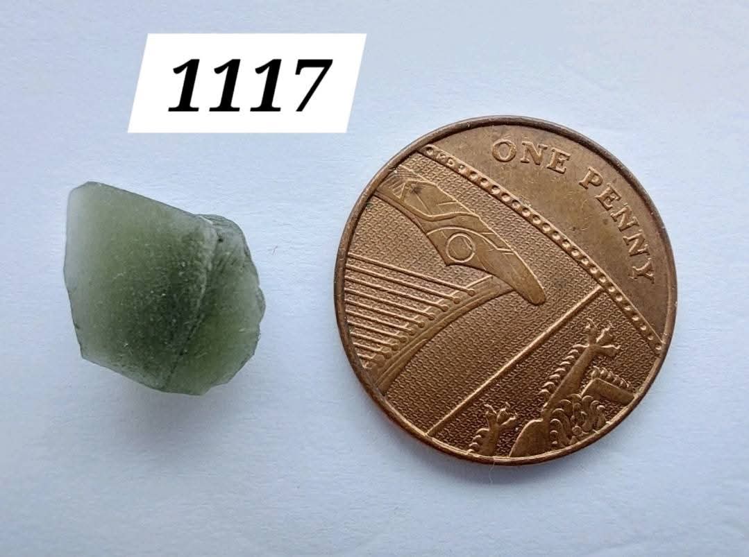 Moldavite Piece, 0.82g, Tektite (Ref: 1117)
