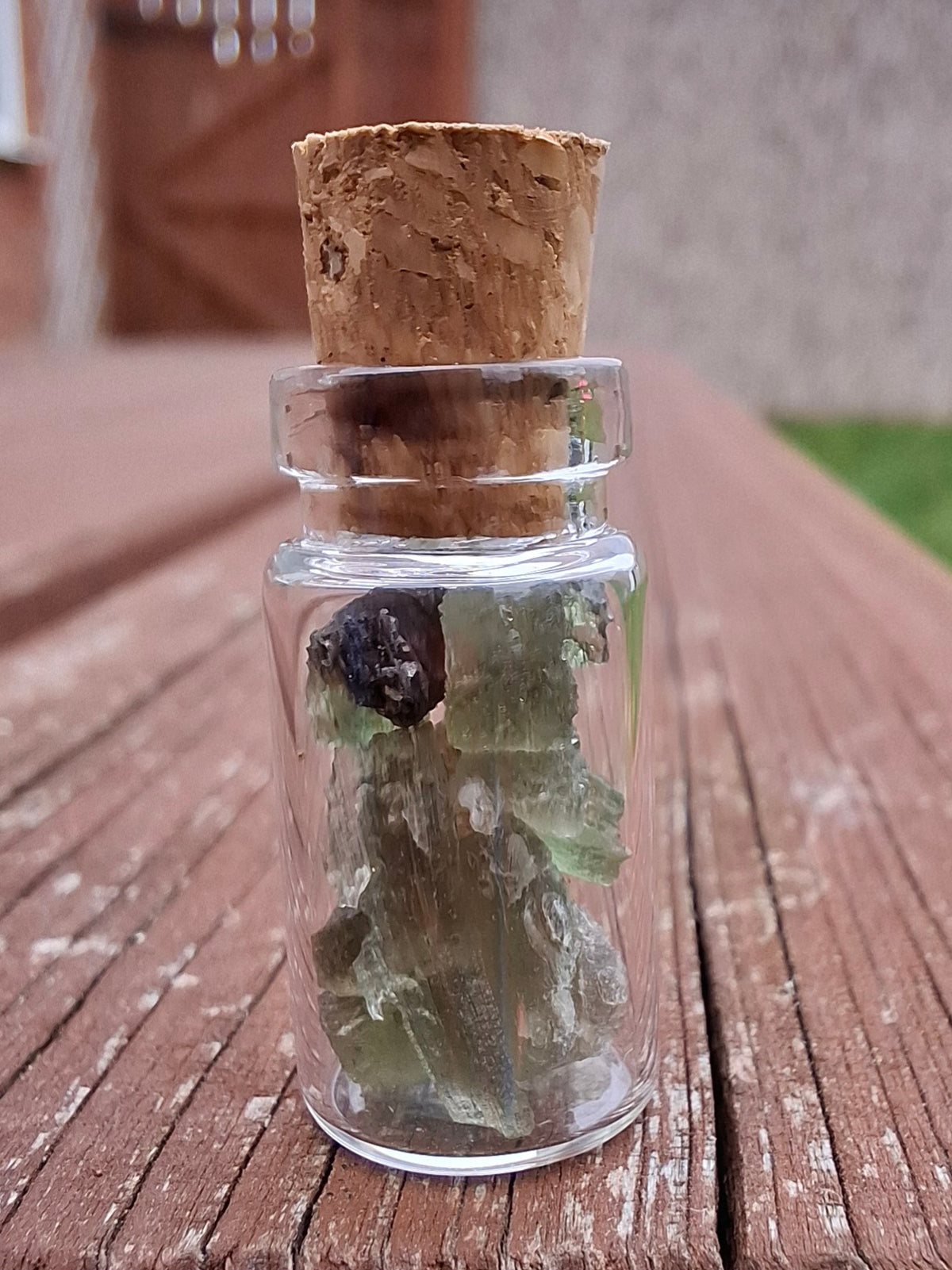 Moldavite Chips (1.00g) in 1ml Bottle, Tektite (Ref: B35)