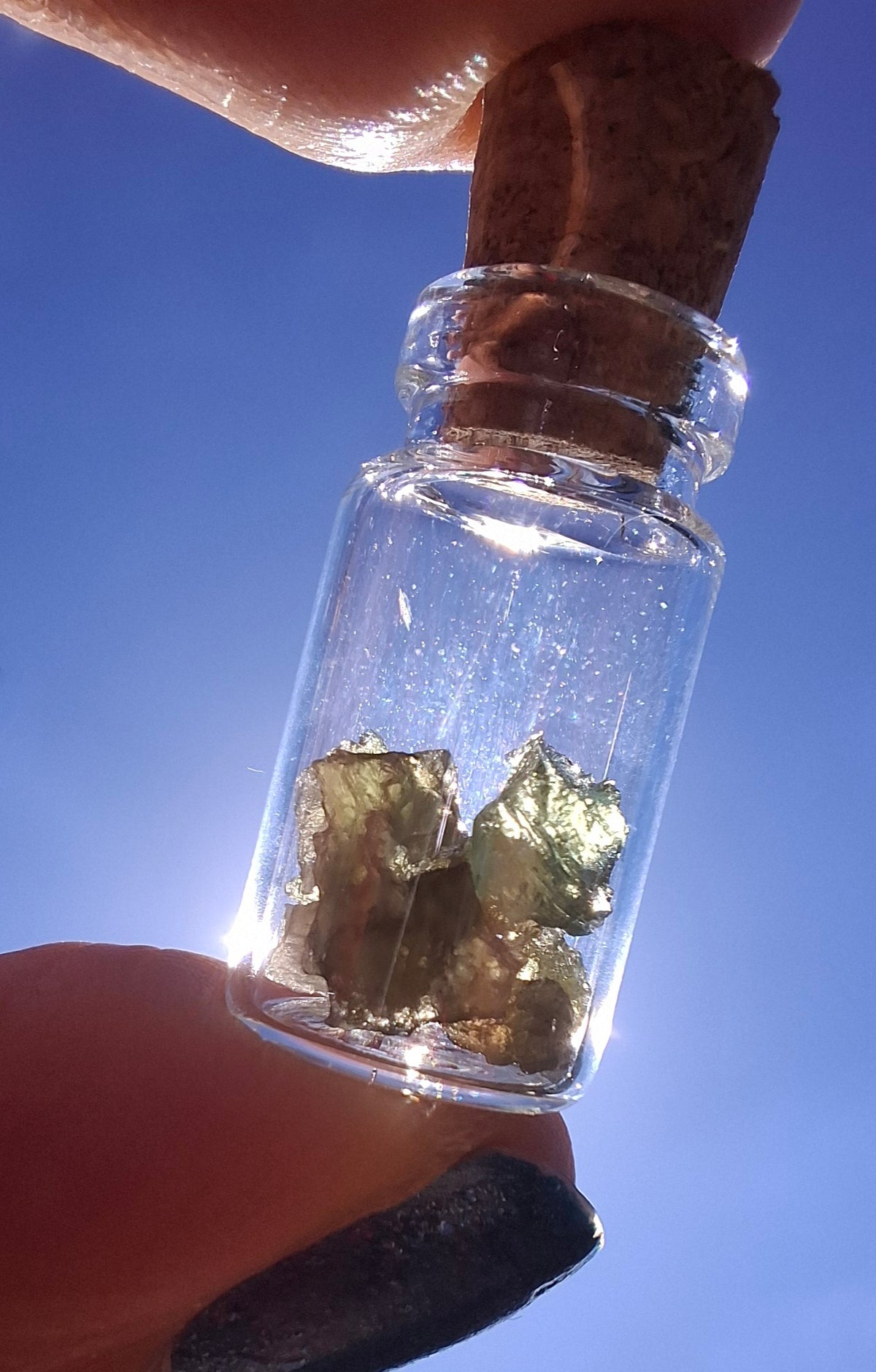 Moldavite Chips (0.50g) in 1ml Bottle, Tektite (Ref: B23)