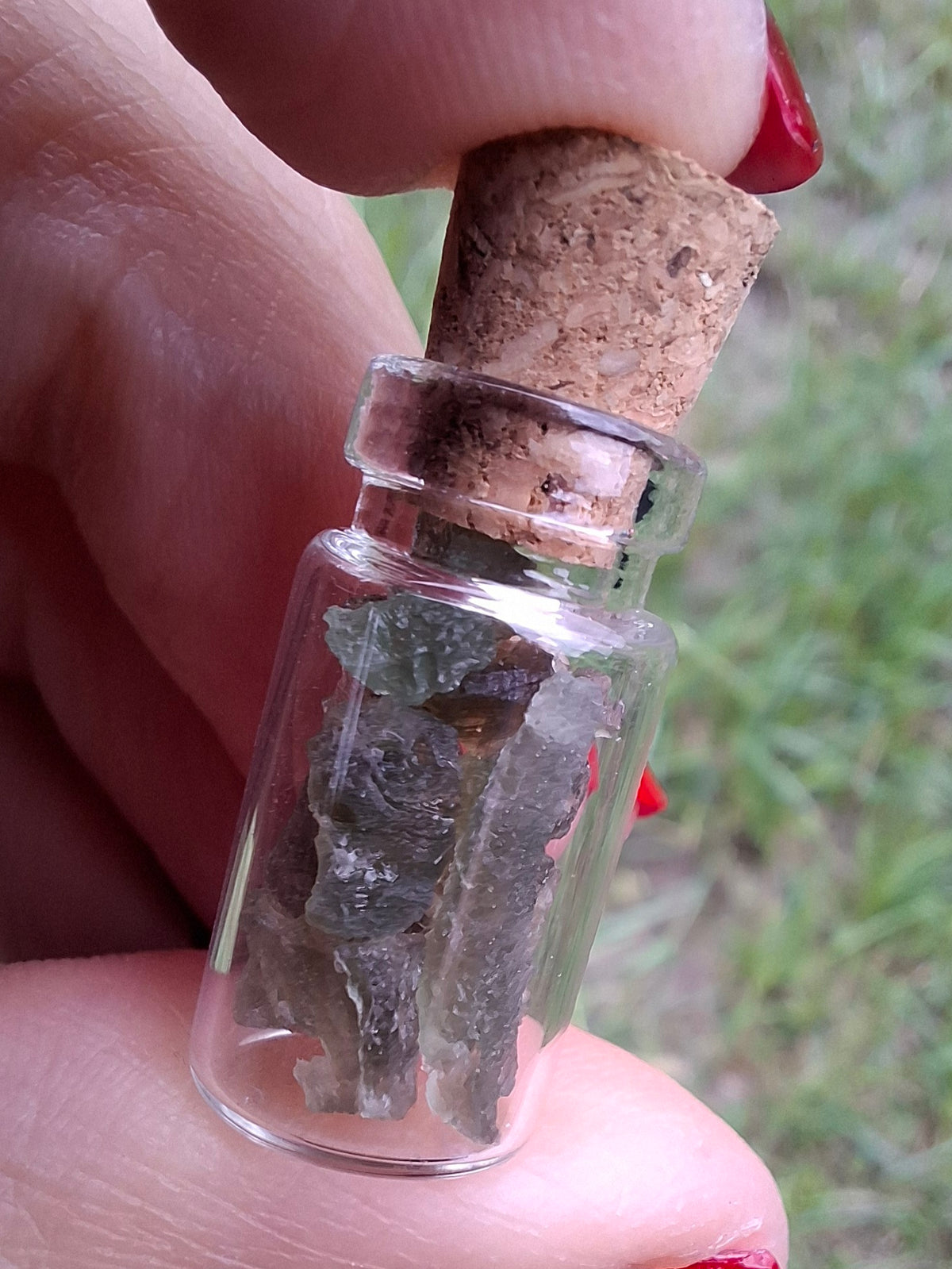 Moldavite Chips (1.00g) in 1ml Bottle, Tektite (Ref: B33)