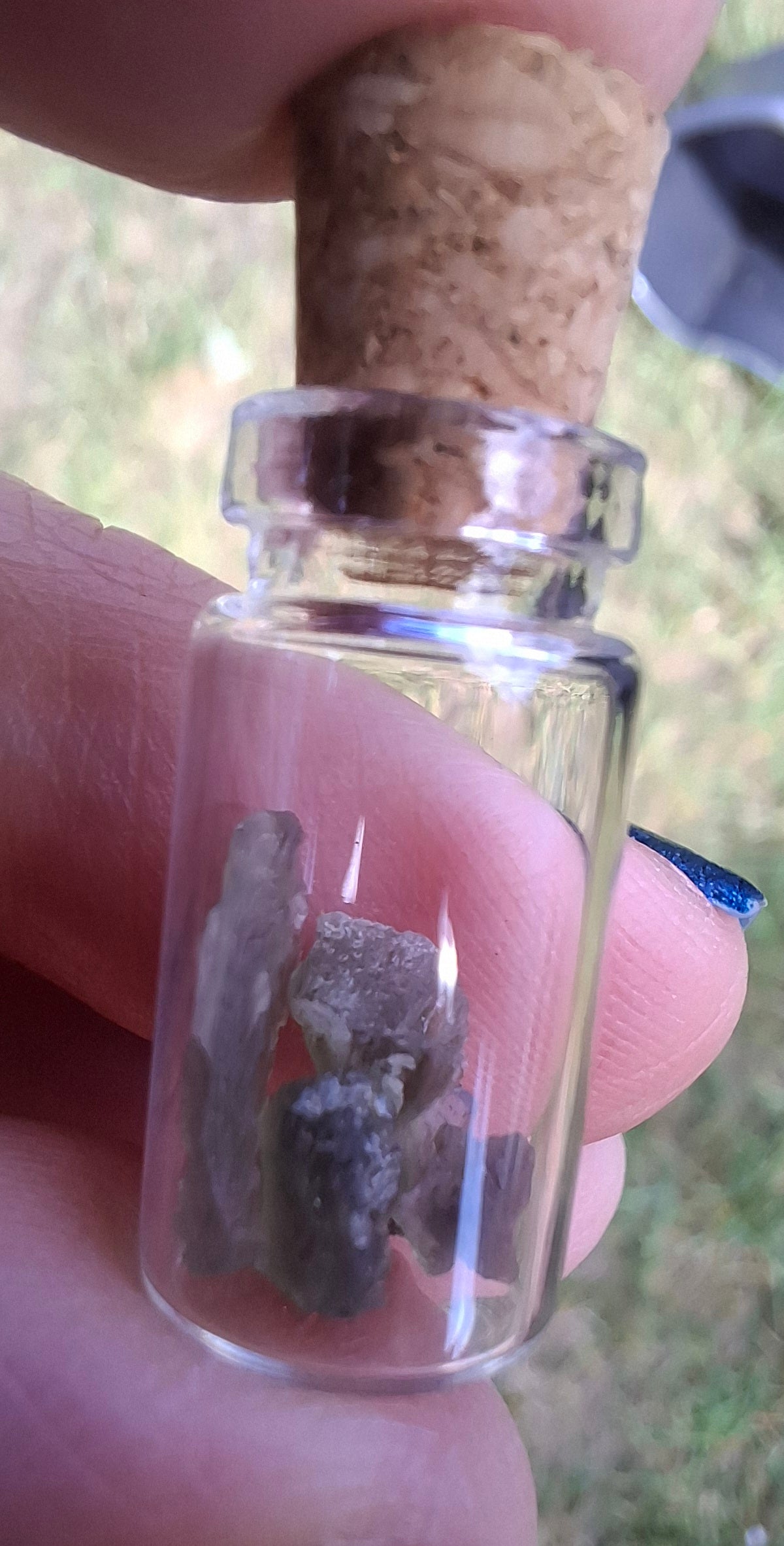 Moldavite chips (0.50g) in 1ml Bottle, Tektite (Ref: B20)