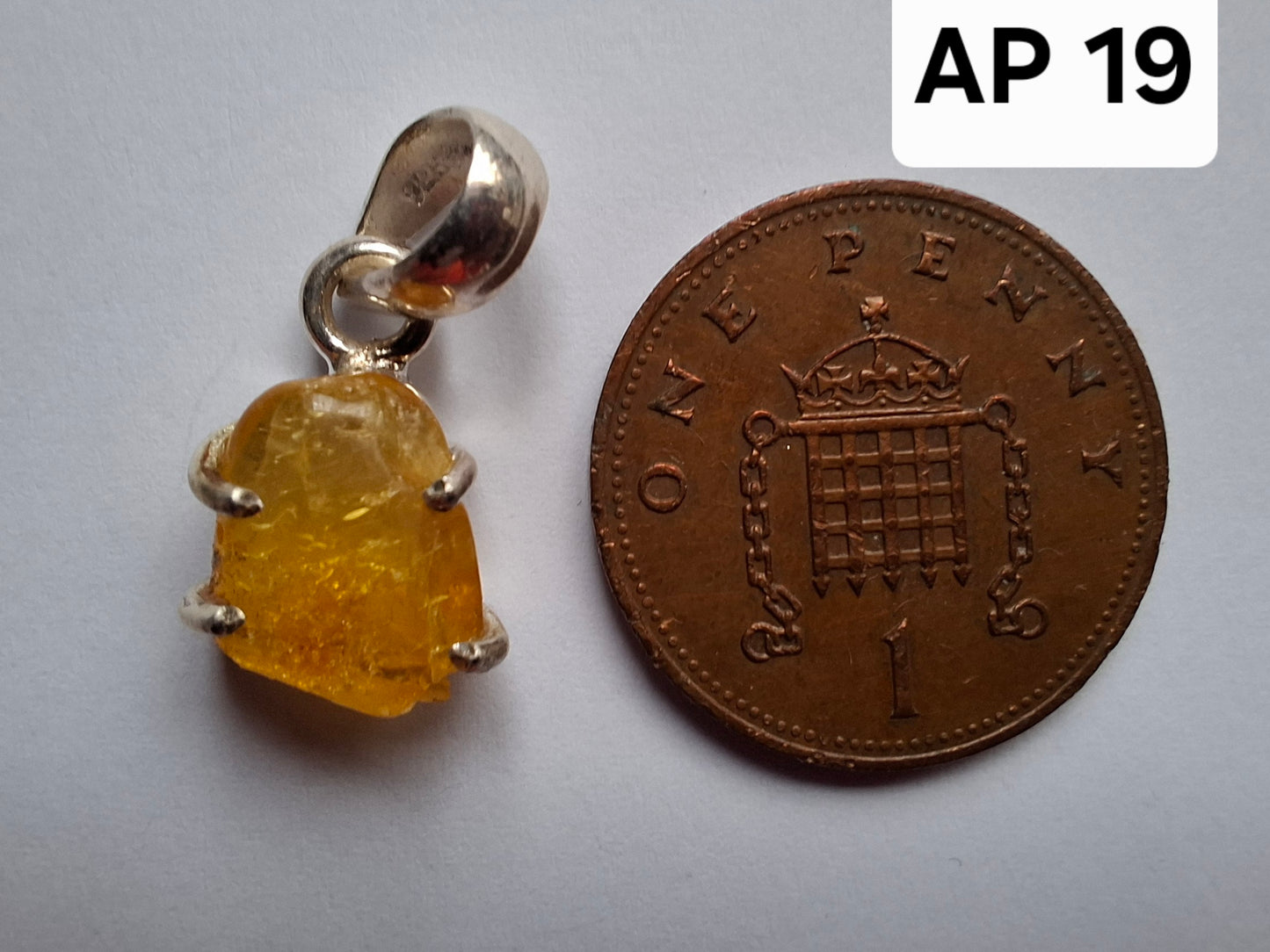 Baltic Amber Pendant, 925 Silver, Fossil (Ref: AP19)