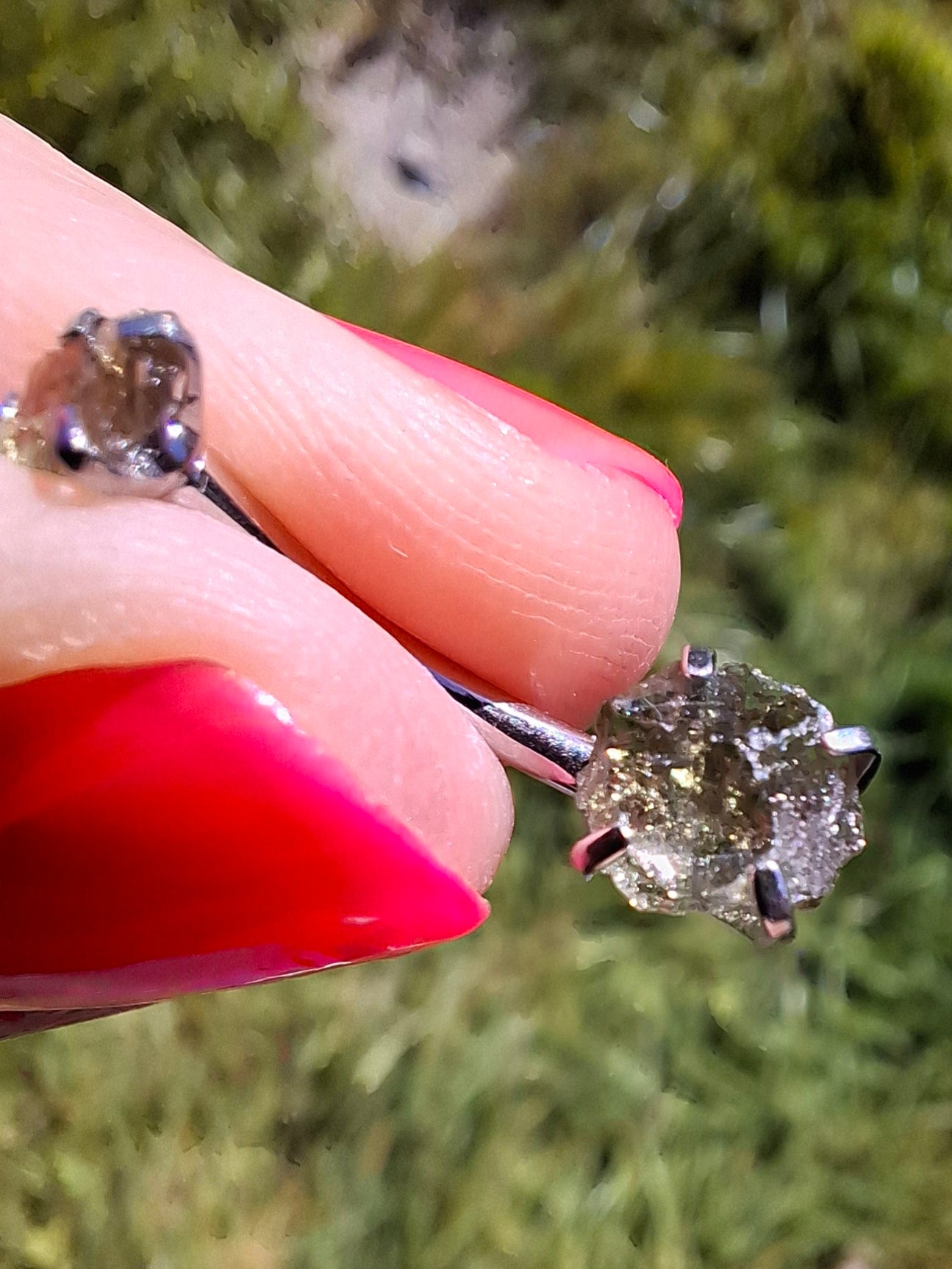 Moldavite (raw) BELLY BAR, 14G, Surgical Steel, Tektite (Ref: BB7)