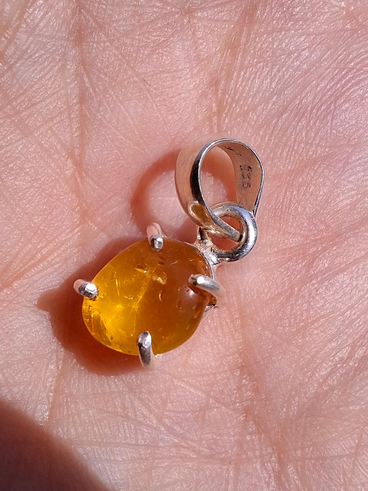 Baltic Amber Pendant, 925 Silver, Fossil (Ref: AP16)