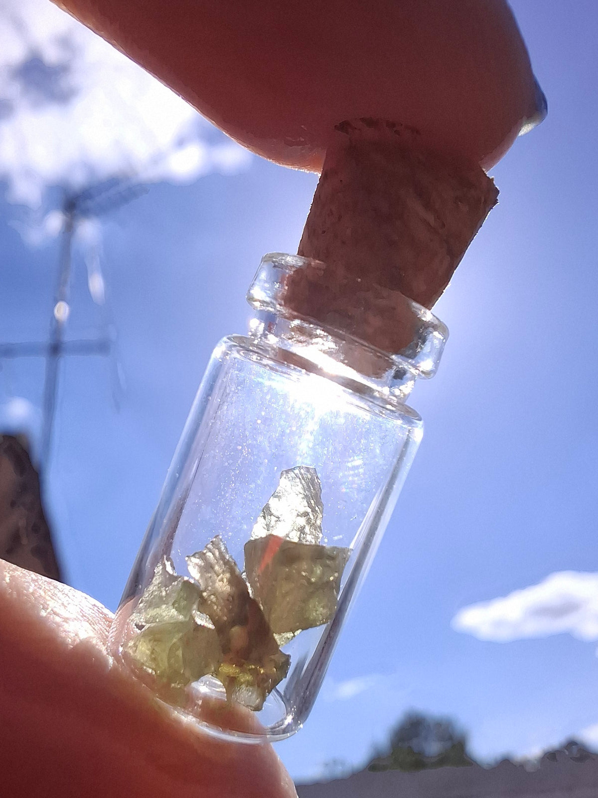 Moldavite chips (0.50g) in 1ml Bottle, Tektite (Ref: B20)
