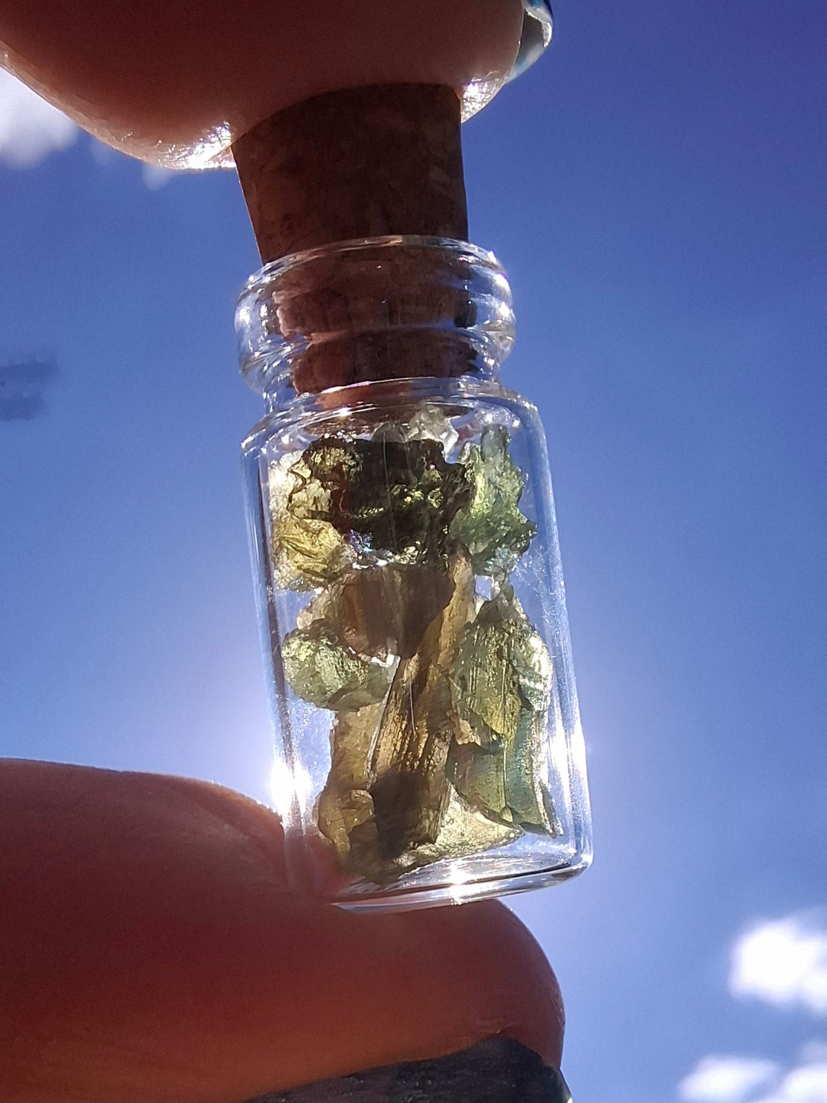 Moldavite Chips (1.00g) in 1ml Bottle, Tektite (Ref: B35)