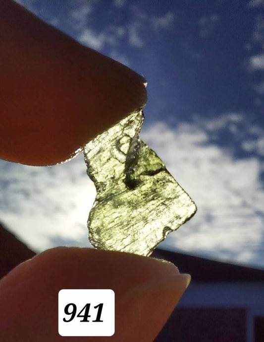 Moldavite Piece, 0.58g, Tektite (Ref: 941)