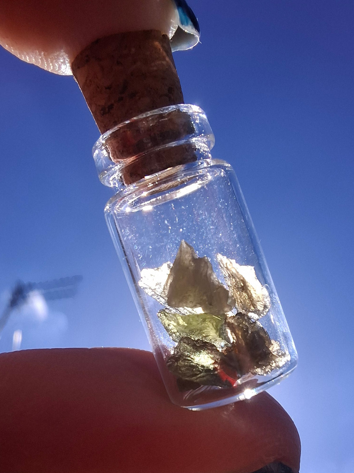 Moldavite Chips (0.50g) in 1ml Bottle, Tektite (Ref: B25)