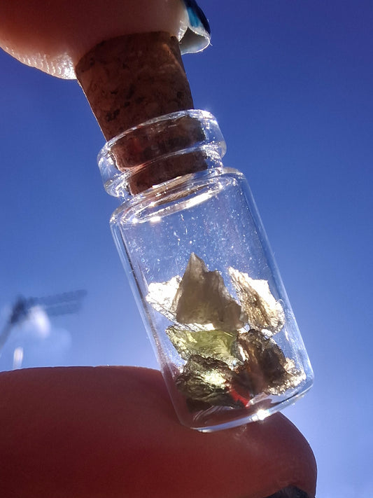 Moldavite Chips (0.50g) in 1ml Bottle, Tektite (Ref: B25)