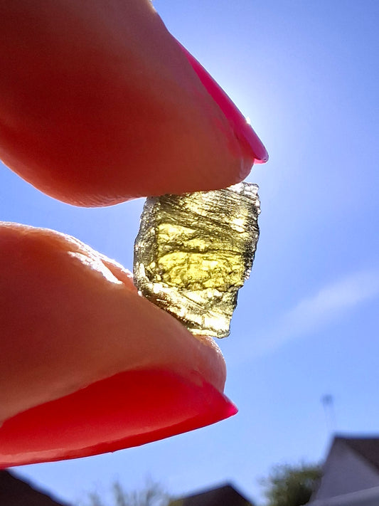 Moldavite Piece, 0.60g, Tektite (Ref: 1408)