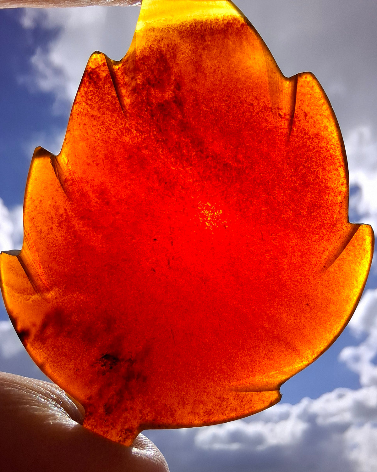 Red Amber Leaf Carving, 7.89g, Fossil (Ref: Leaf4)