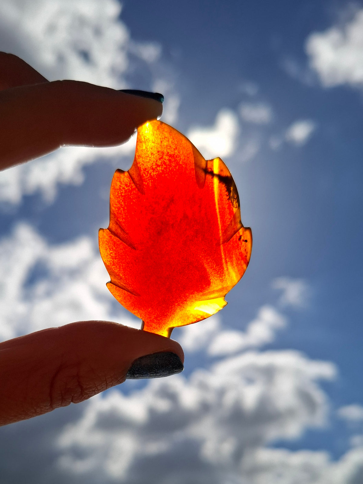 Red Amber Leaf Carving, 7.51g, Fossil (Ref: Leaf12)
