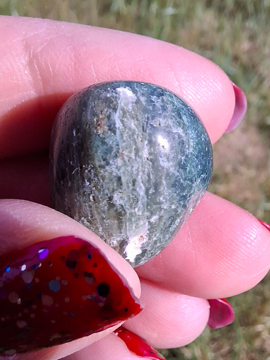 Green Moss Agate, Tumble Stone, Crystal (Ref: T167)