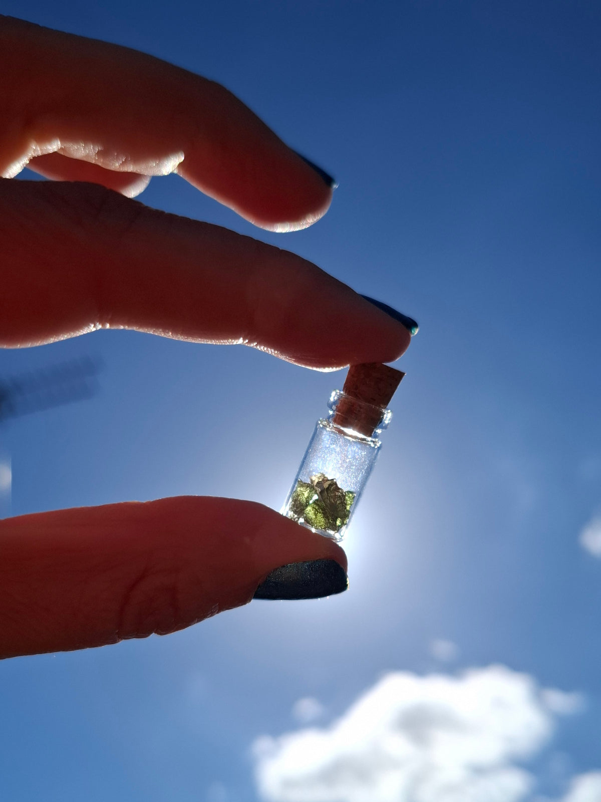 Moldavite Chips (0.50g) in 1ml Bottle, Tektite (Ref: B28)