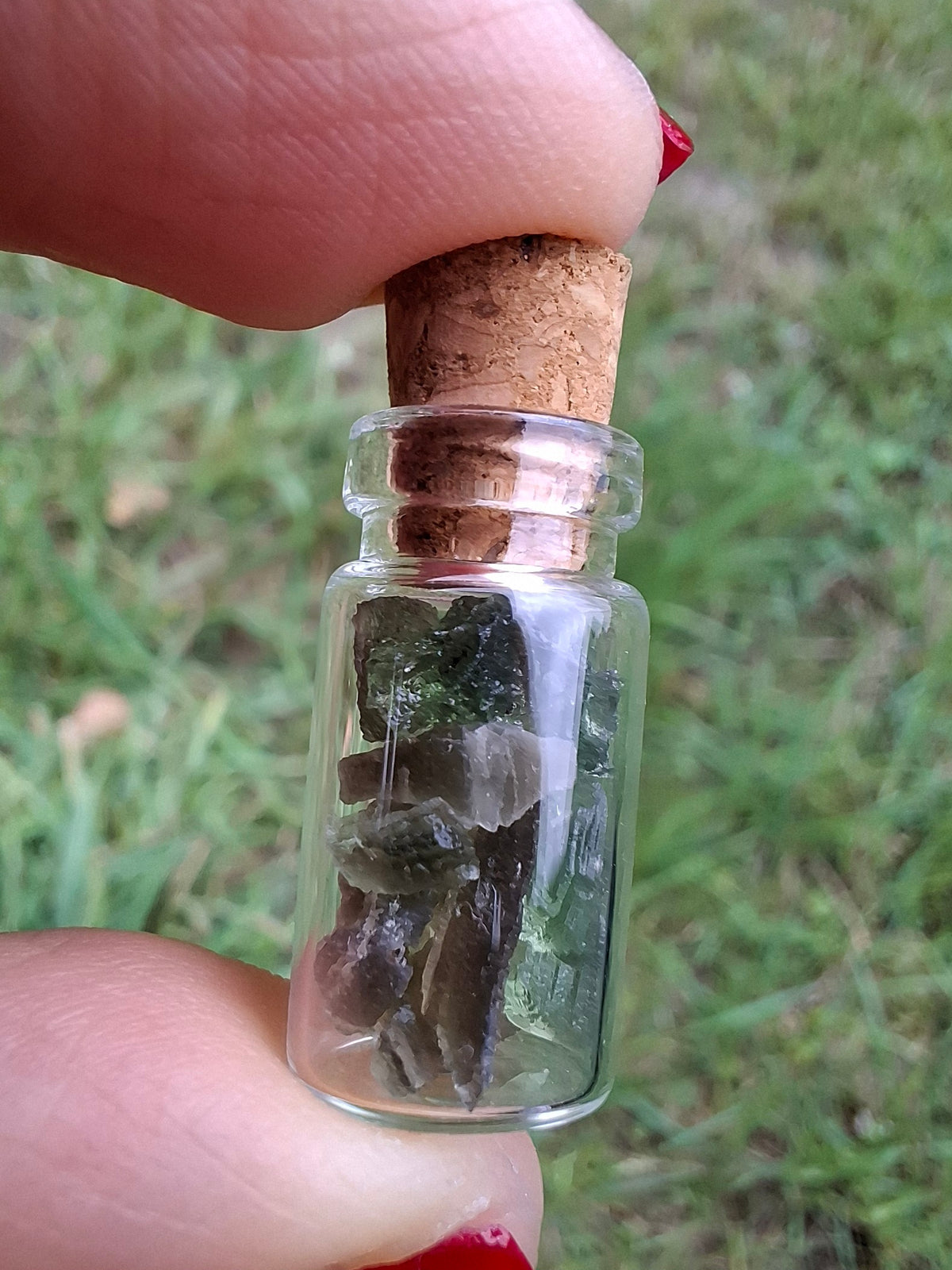 Moldavite Chips (1.00g) in 1ml Bottle, Tektite (Ref: B35)