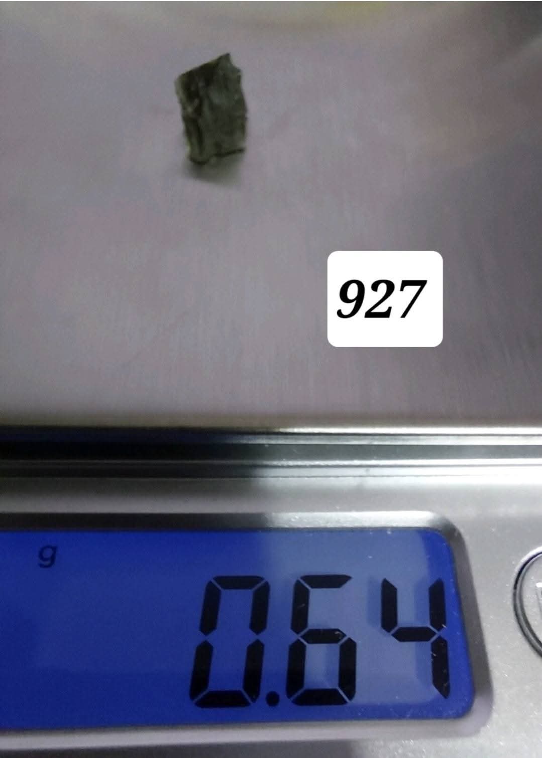 Moldavite Piece, 0.64g, Tektite (Ref: 927)