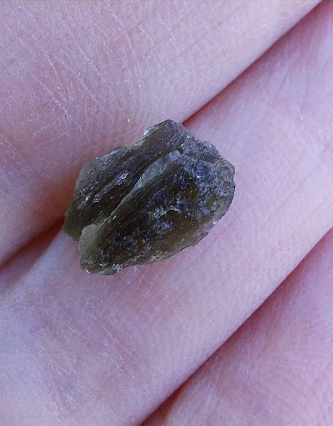 Moldavite Piece, 0.66g, Tektite (Ref: 1010)