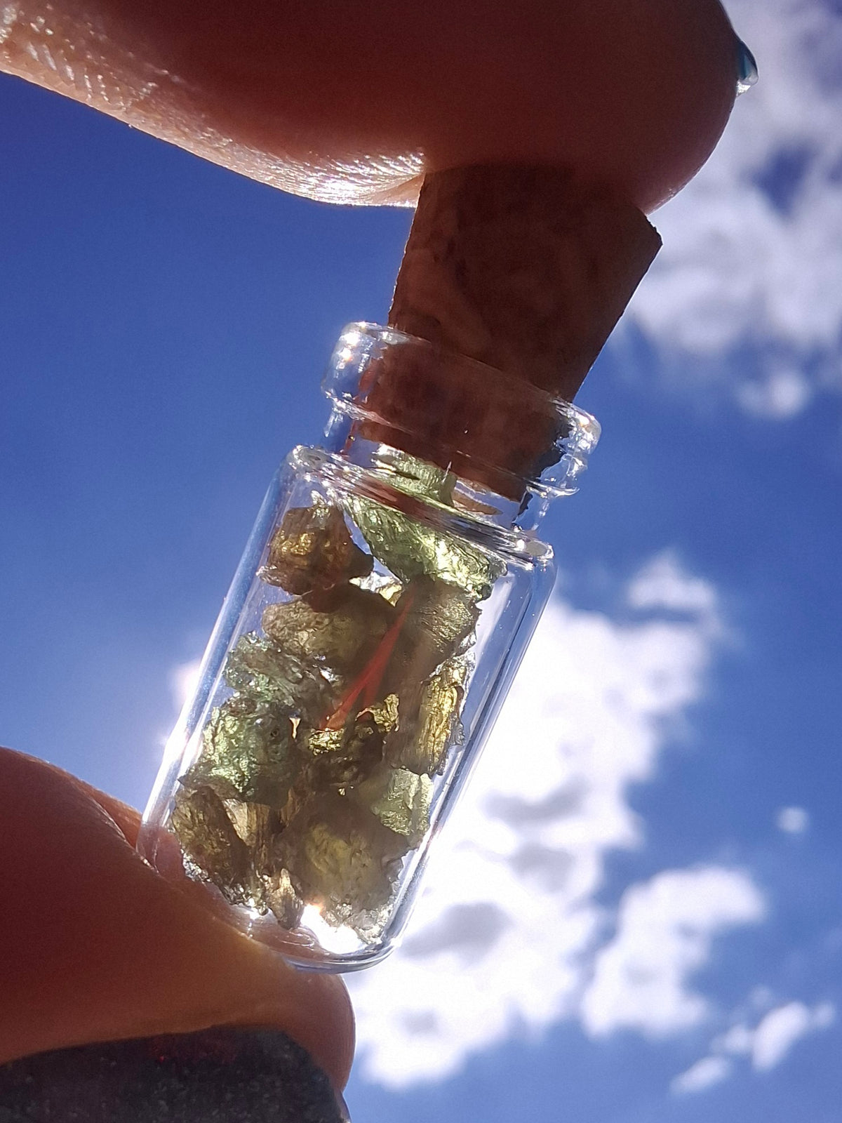 Moldavite Chips (1.00g) in 1ml Bottle, Tektite (Ref: B31)