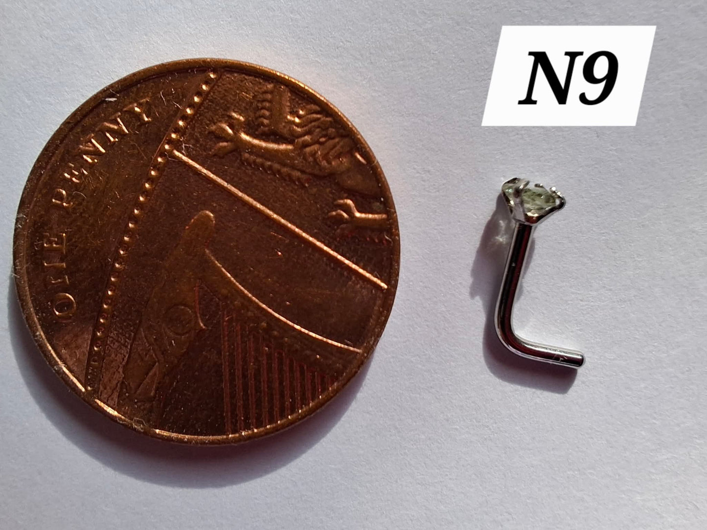 Moldavite (raw) NOSE STUD, 18G, L Shape, Surgical steel, Tektite (Ref: N9)