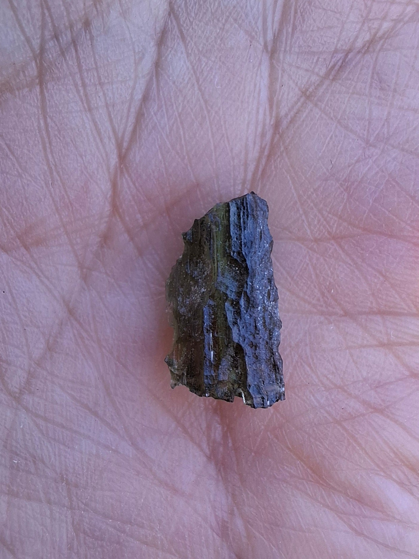 Moldavite Piece, 0.65g, Tektite (Ref: 1410)