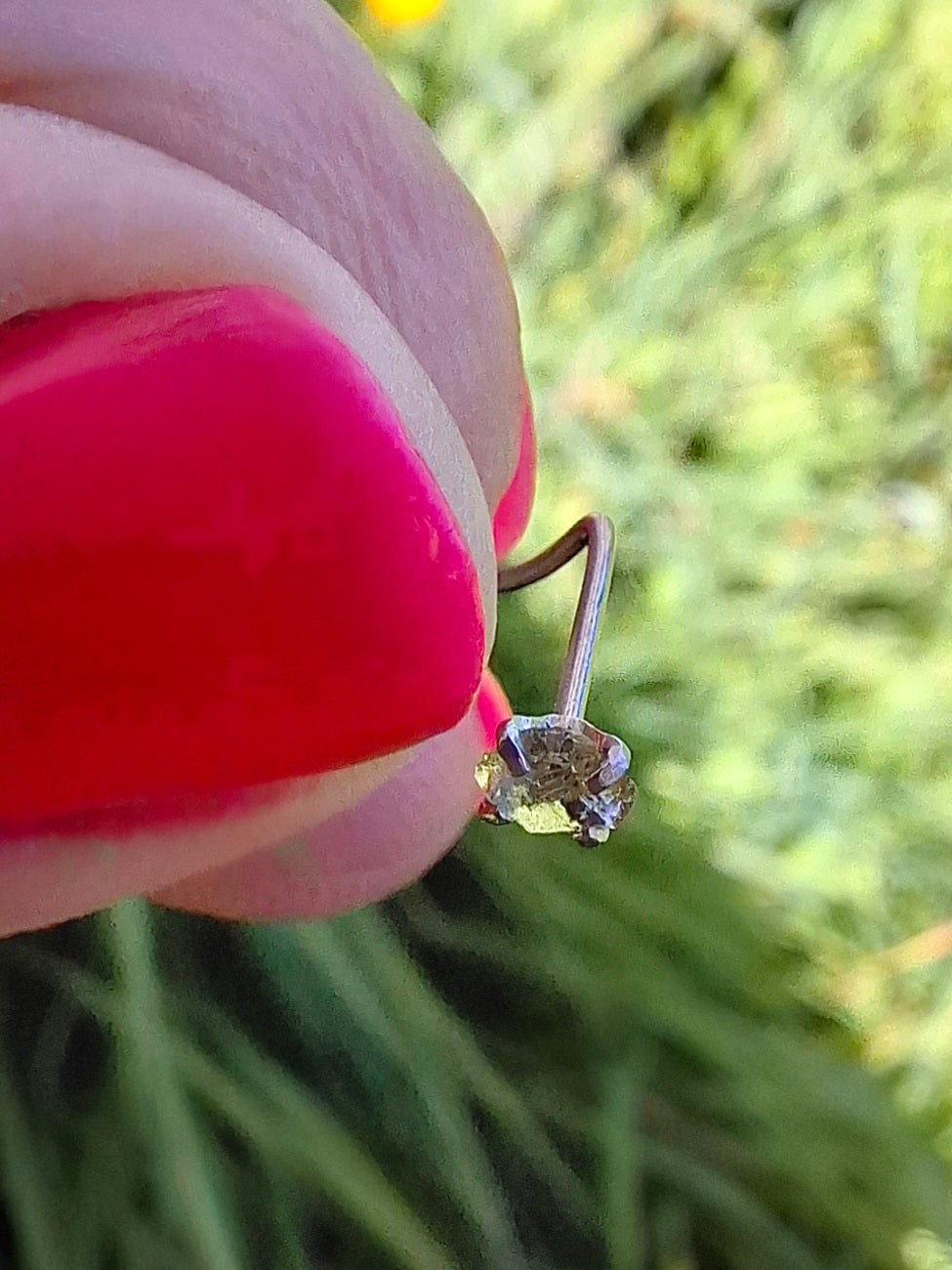 Moldavite (raw) NOSE STUD, 22G, Corkscrew, Surgical steel, Tektite (Ref: N11)